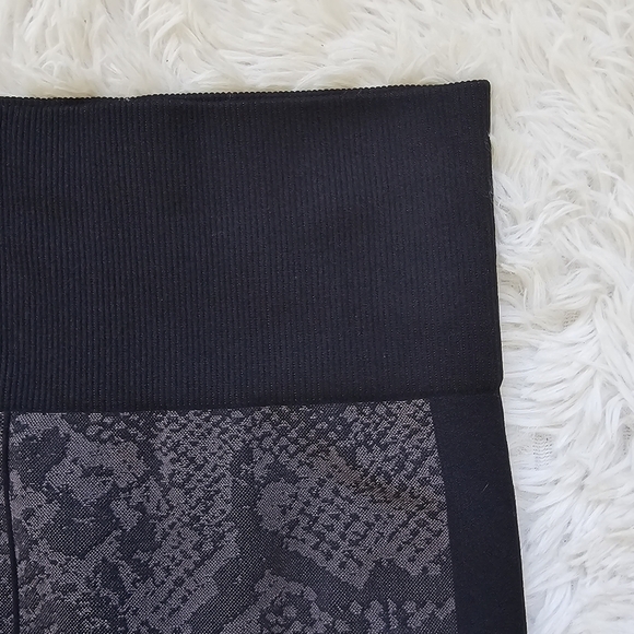 Target brand black snake print leggings size Small‎ S - Picture 2 of 10